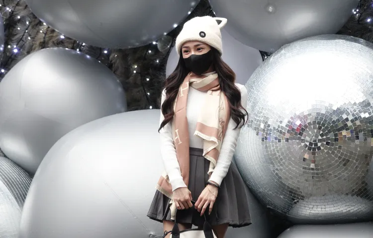 充滿聖誕節氛圍的香堤大道，有許多民眾會去拍照。