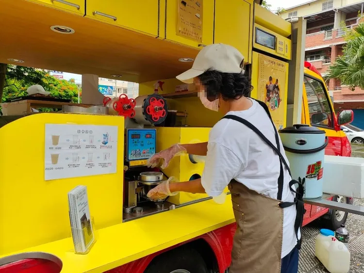 社會局推出「漂泊行動元氣車」。社會局提供