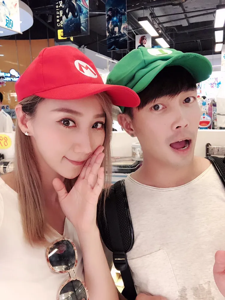 許仁杰（右）和老婆亞希情已逝。翻攝許仁杰臉書