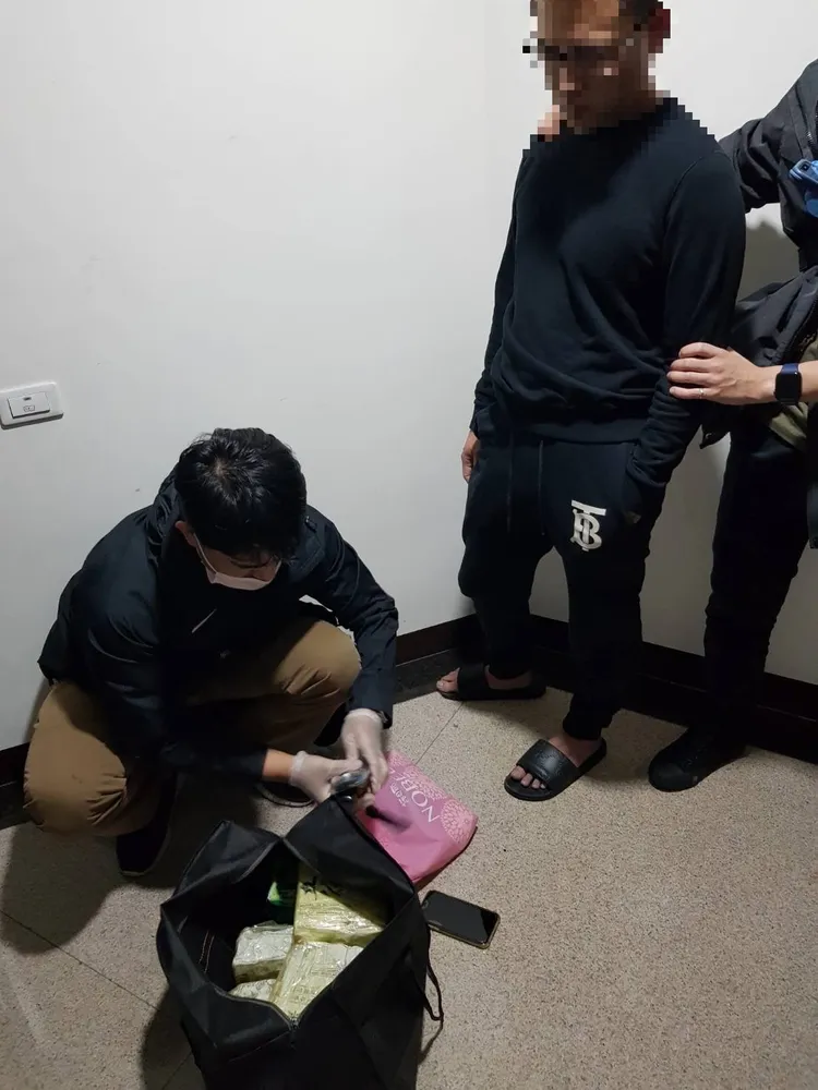 逮捕徐嫌起出毒品。新竹查緝隊提供