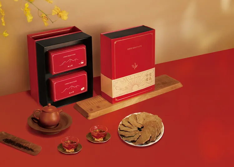 春水堂人文茶館「茗香佐茶」春節茶禮，特選阿里山金萱、手工紅茶，甘醇清甜、清醇馥郁風味一次品嘗。業者提供