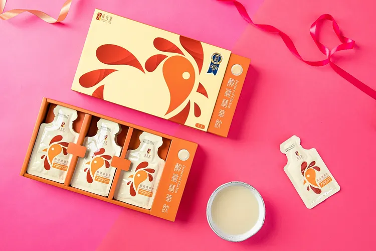 琉元堂「醇雞精華飲」年節限定禮盒，3盒優惠價3000元。業者提供