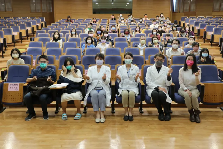 花蓮慈院醫療團隊分享寶寶口腔照護秘訣。院方提供