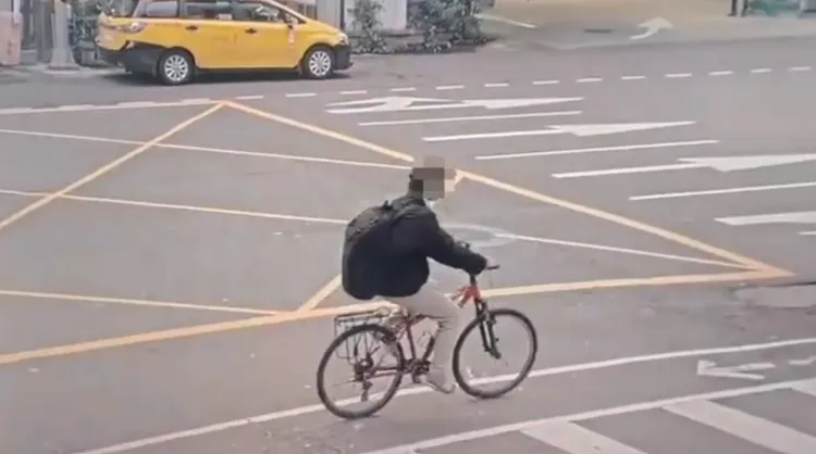 范男騎乘贓車。翻攝畫面
