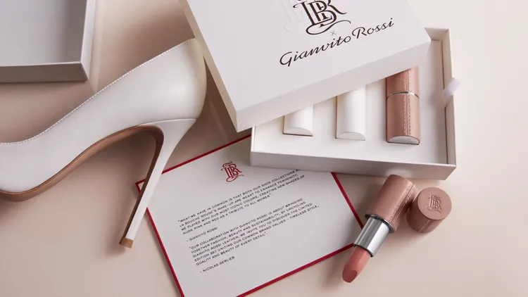 Gianvito Rossi與La bouche rouge合作的禮盒，包含1款唇膏皮套與2唇膏蕊芯，5100元。品牌提供