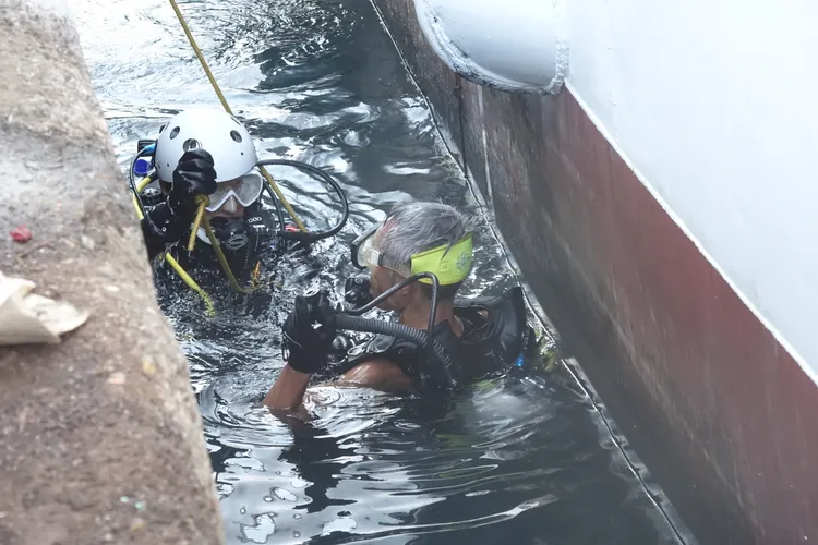 潛水人員搜尋3個多小時尚無所獲。羅琦文攝