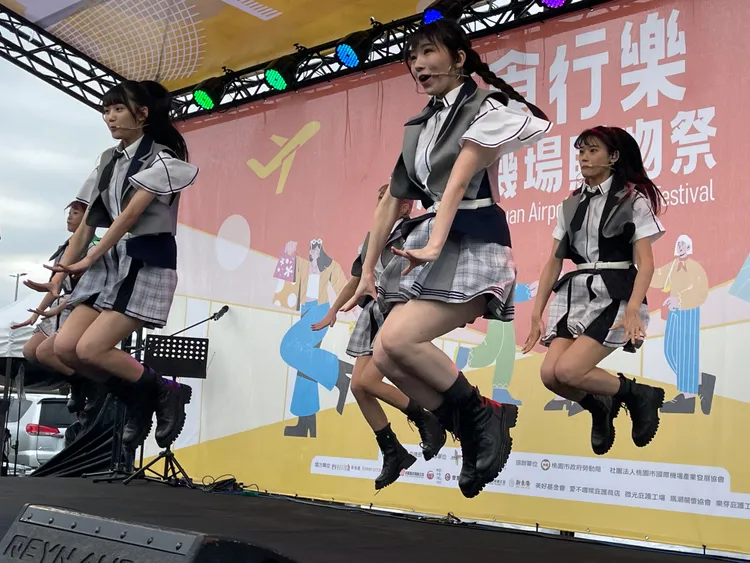 AKB48熱情演出。施昂強攝