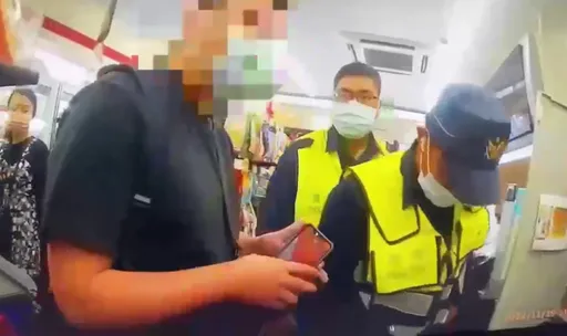 領「防疫補助」竟要先交提款卡　警鎖定超商包裹逮詐團取簿手