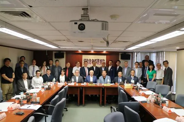 中華民國不動產開發公會全聯會理事長楊玉全認為，政府強推打炒房，是對建築業的集體霸凌。翻攝公會網站