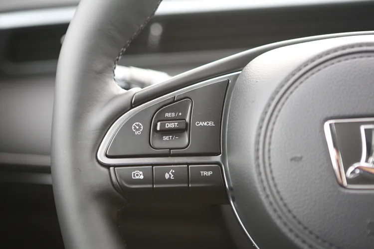 URX NEO這次在主動駕駛輔助科技部分，終於升級了消費者敲碗已久的全速域ACC主動車距巡航功能。林浩昇攝