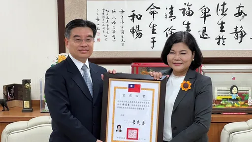  獲當選證書張麗善笑「算真當選了吧」　小內閣名單穩定中微調