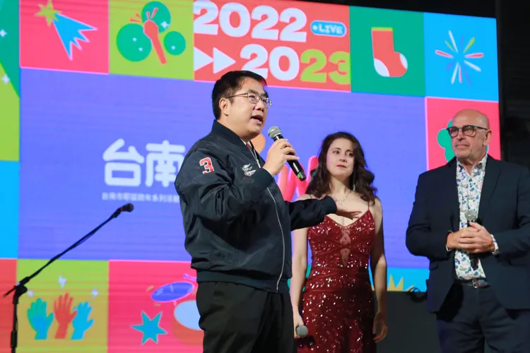 黃偉哲說要帶給市民歡樂一整月的聖誕跨年活動。市府提供
