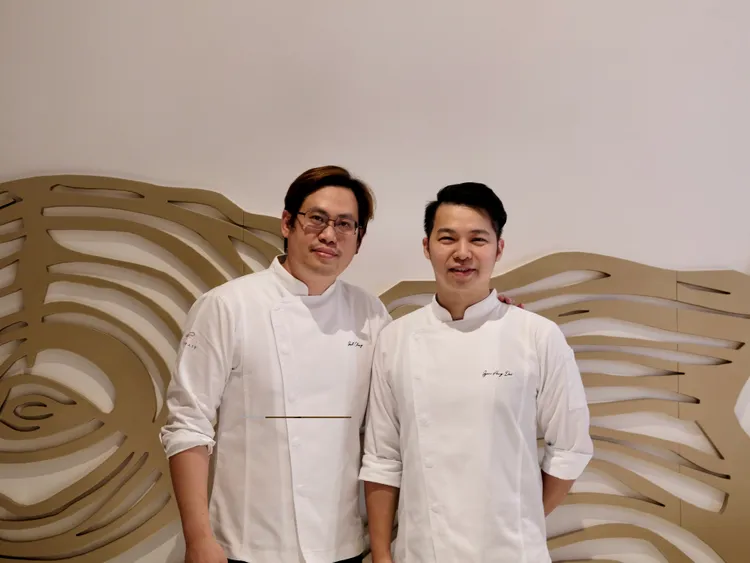 樂斐法式餐廳的菜單，由主廚鄭裕錞( Josh Cheng，左 )與甜點主廚戴峻弘聯手精心設計。葉盛耀攝