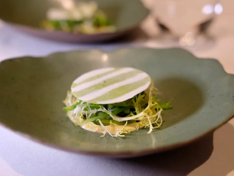 「尼斯沙拉」的外型雅致，十足展現了Chef Josh自已獨有的手法與優秀美感。葉盛耀攝