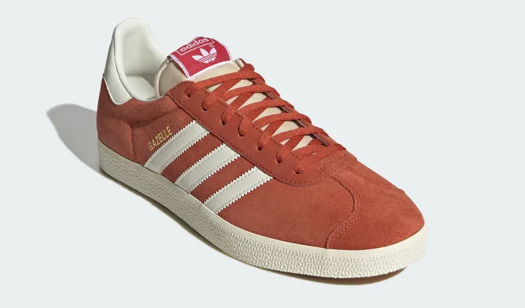 Gazelle磚紅橘配色中性鞋，3490元。品牌提供