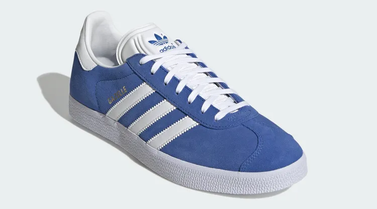 Gazelle藍色中性鞋，3490元。品牌提供