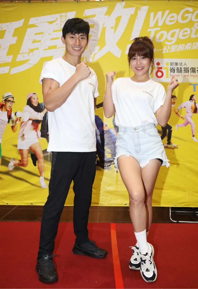 林家佑(左)的右臂跟壯壯的右膝都曾受過重大創傷。陳明中攝