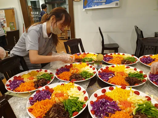 慈濟大學「撈生」慶新年!馬來西亞團圓菜 撫慰僑生思鄉情