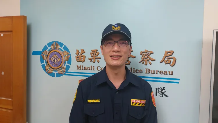 苗栗縣警察局交通隊副隊長盧彥廷，呼籲晨間和夜間運動民眾，要遵守三不二要原則。楊永盛攝