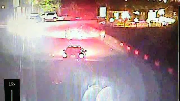 2016年7月在泰安溫泉區的橋樑上，發生轎車疑似酒駕撞飛散步女導遊、摔落橋下慘死。民眾提供