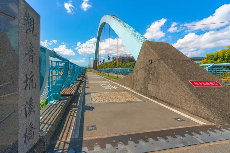 觀音坑溪橋進橋板將進行更換。新北市政府提供