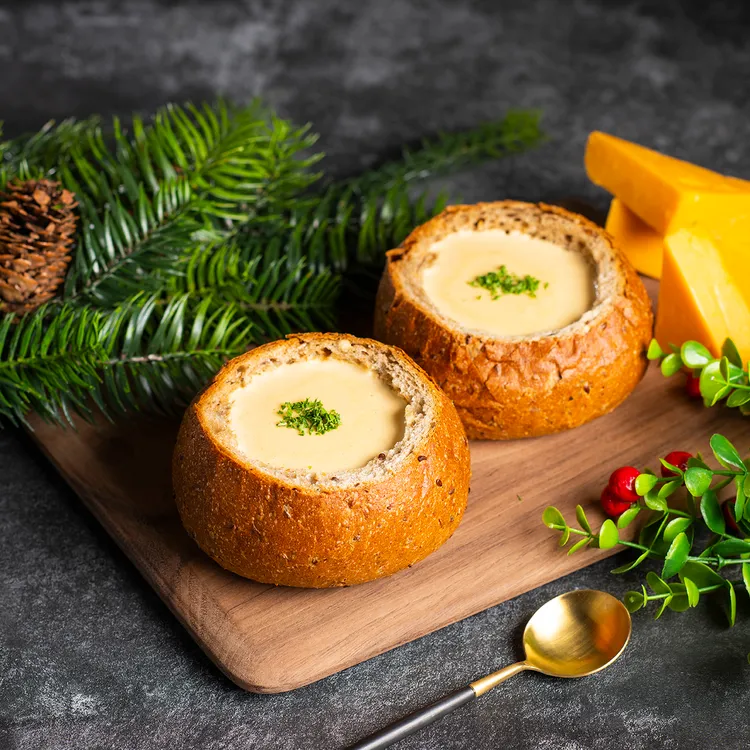 德國啤酒起司濃湯麵包。台北遠東香格里拉提供