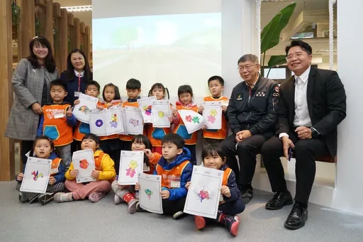 高市黨部主委被爆要求回捐助理費　柯文哲認了！討論不能當真