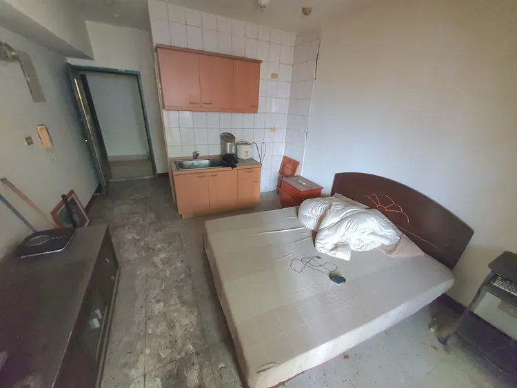 該屋多年未曾居住，到處是灰塵。翻攝售屋平台