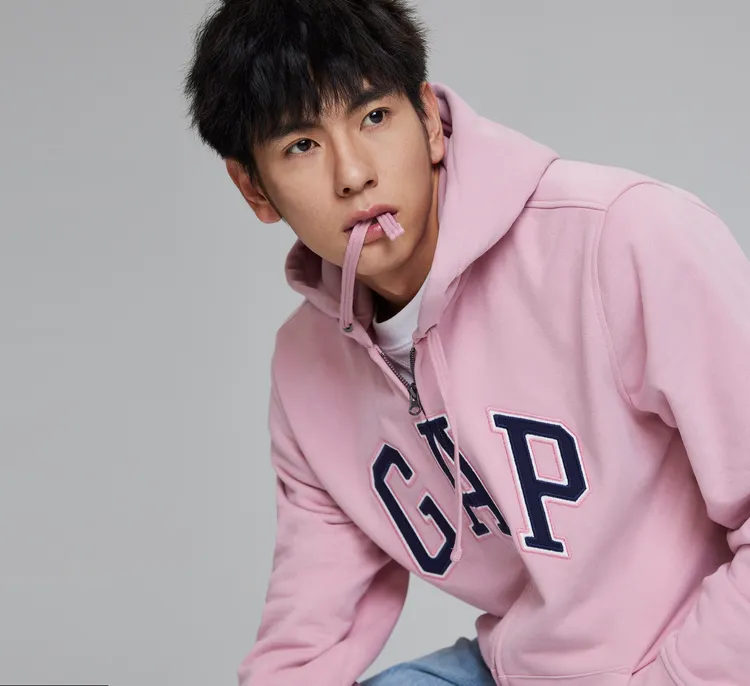 Gap冰淇淋系列透過粉嫩、不飽和的色調，給人親切、無侵略性的感覺，打造出低調俏皮的甜蜜色彩。業者提供