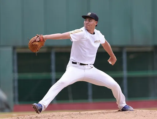 正式簽約加盟味全龍 「學霸左投」謙虛:只是拿到一張門票!