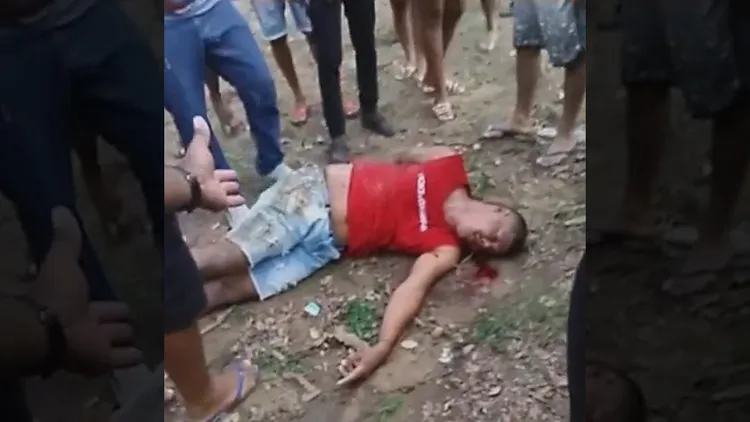 吉瓦尼爾頓被撞後倒地不起。翻攝自《Diario da Amazonia》