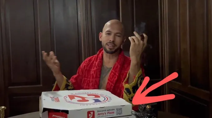 泰特的影片中拍到Pizza盒 (箭頭處)，讓羅馬尼亞警方循線找到他。翻攝推特@Esqueer_