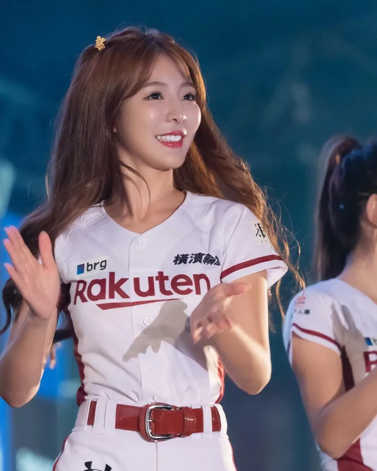 中華職棒樂天桃猿啦啦隊女孩倪暄長相甜美。翻攝自倪暄IG