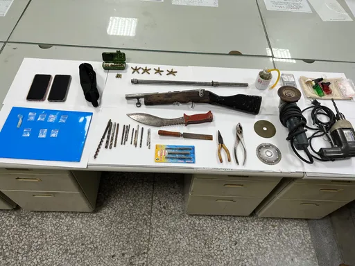 假麵攤真賭場!花蓮警1案2破 毒販賭客自家改造槍械