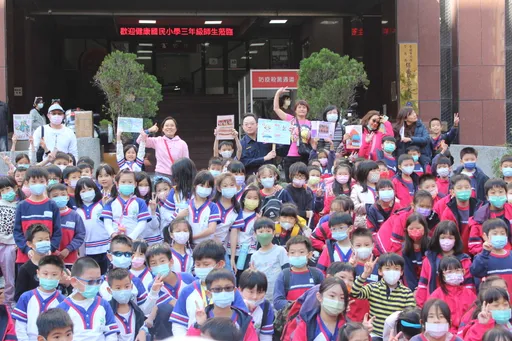 北市保大警裝備展示cosplay 國小生體驗一日警察嗨翻