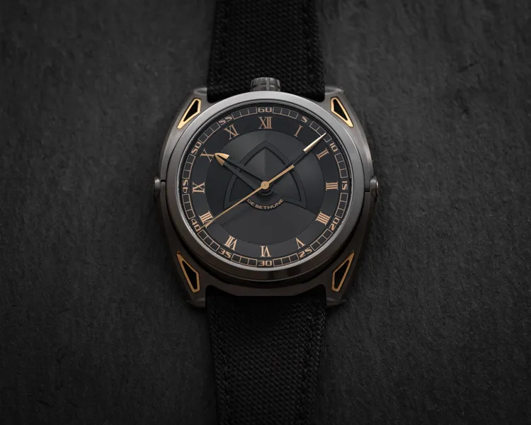 DB27 Titan Hawk JPS限定錶，限量25只，喬丹入手款為編號23，定價6萬美元（約186萬元台幣）。品牌提供