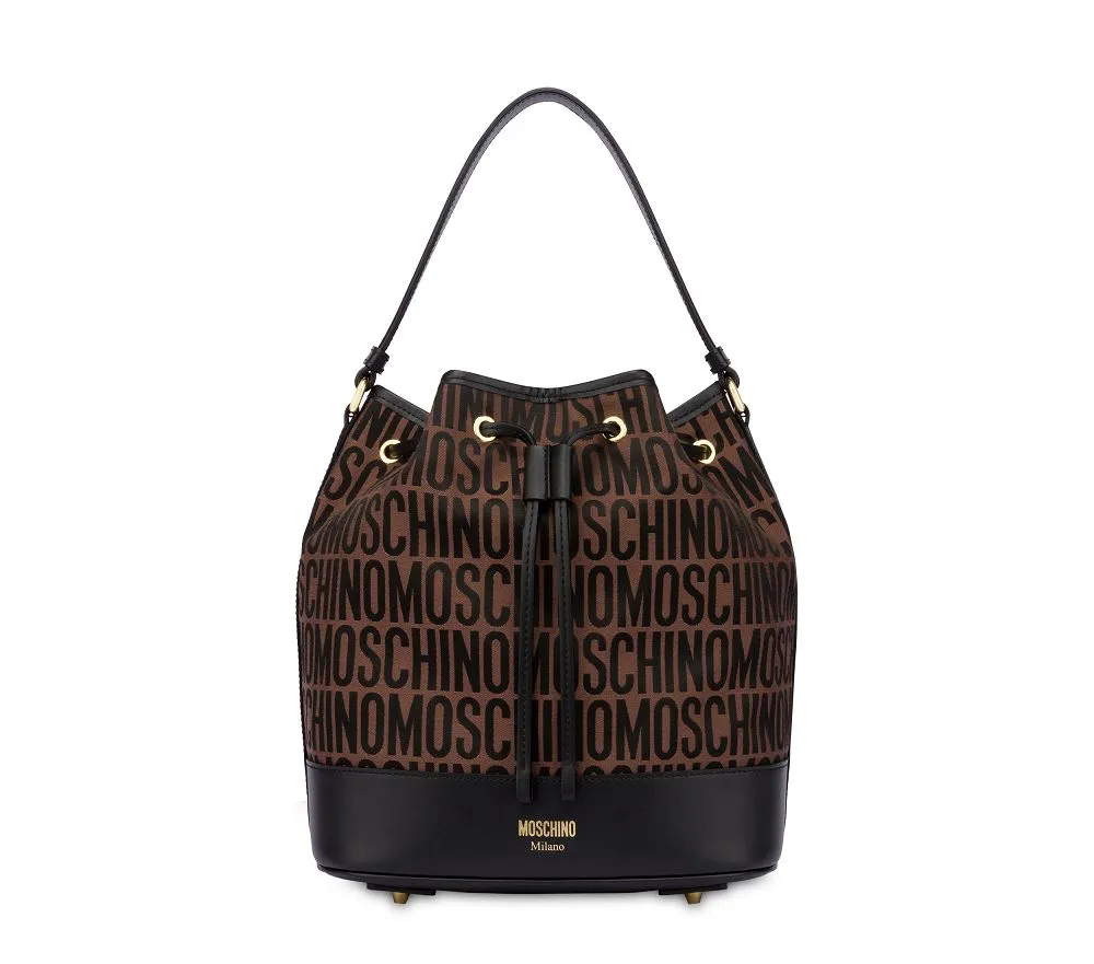 巧克力棕logo提花水桶包,3萬8800元。品牌提供