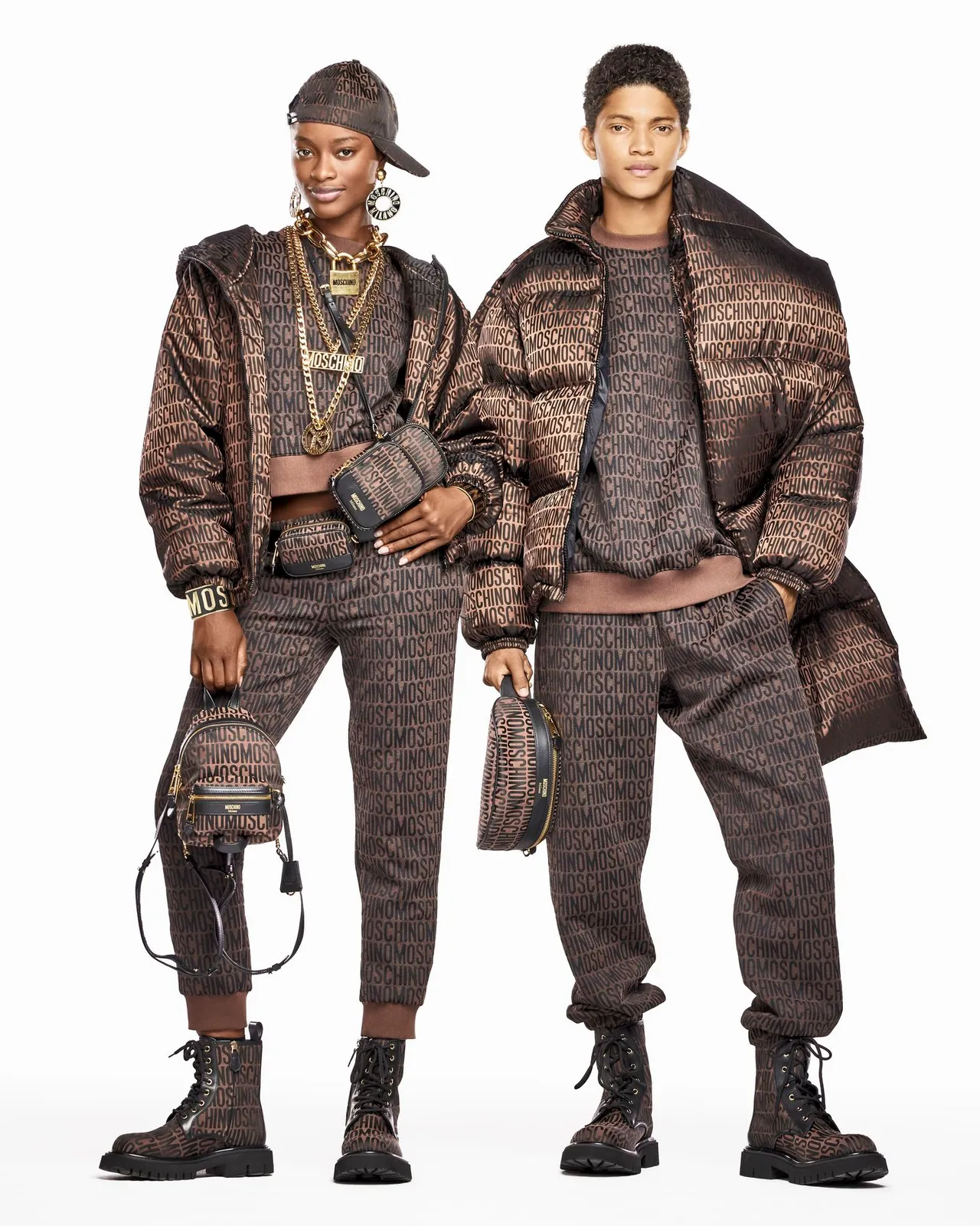 LOGO MOSCHINO系列打造舒適版型的家居服、運動套裝,洋溢青春活力氣息。品牌提供