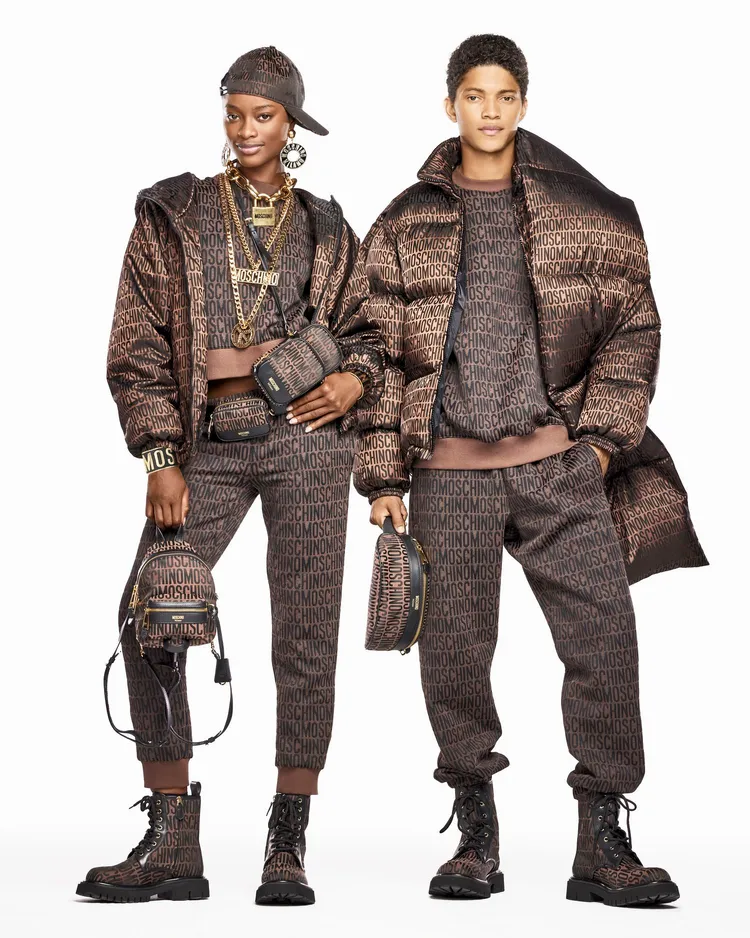 LOGO MOSCHINO系列打造舒適版型的家居服、運動套裝，洋溢青春活力氣息。品牌提供