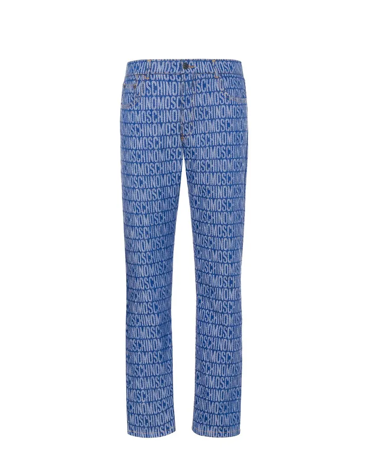 男款牛仔藍logo提花長褲，2萬6800元。品牌提供