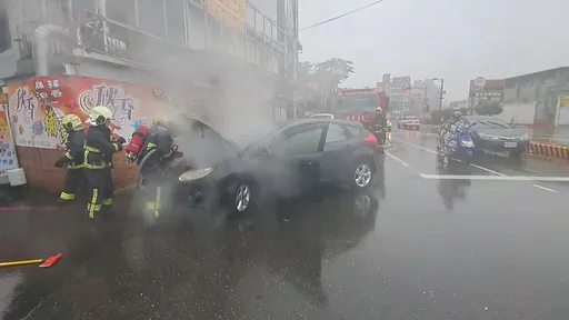 逾30萬二手車買不到一周 停紅燈突竄火!車主嚇到全身發抖