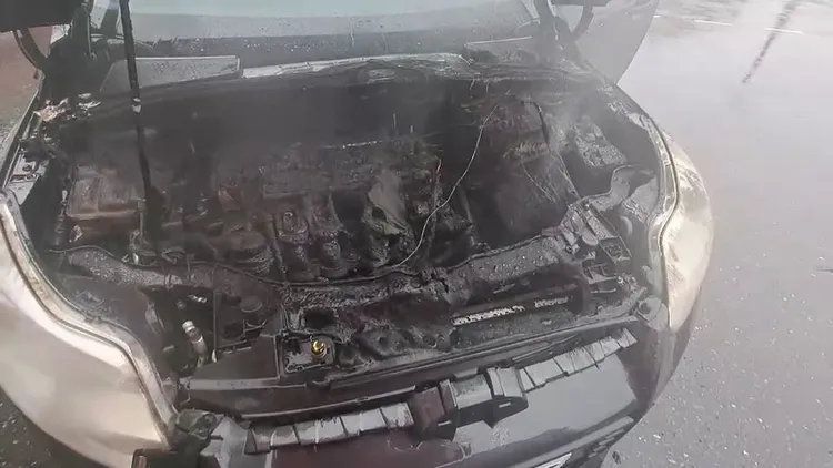 引擎室燒毀。讀者提供