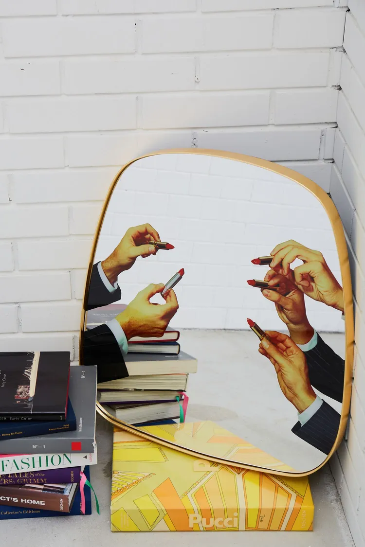 SELETTI口紅半身鏡，1萬8580元。品牌提供