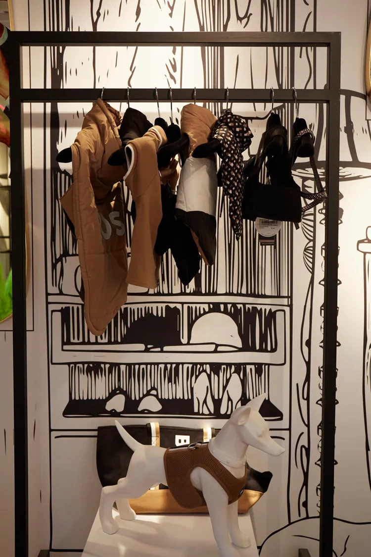 CLUB CORNER跨足寵物選品，獨家引進BOSS寵物系列商品，包括牽繩、外出包、服裝系列等。品牌提供