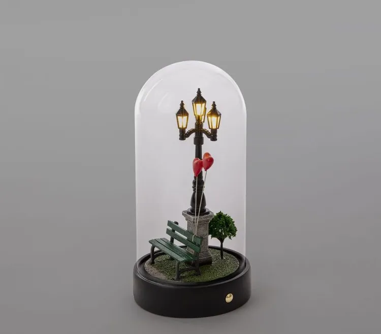 SELETTI情人節約會桌燈，5380元。品牌提供