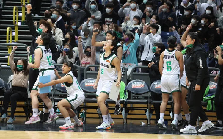 陽明高中擊敗淡水商工搶下分組第一。高中體總提供