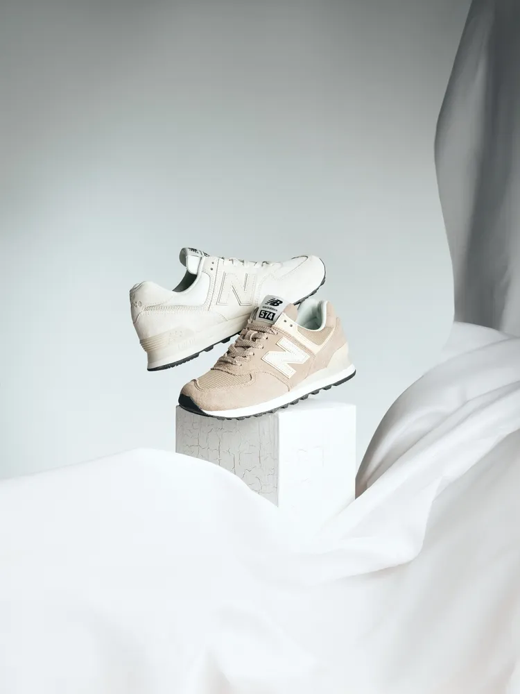 New Balance 574新鞋以低彩度色調，表現2023開年春日萬物逐漸甦醒的生機。品牌提供