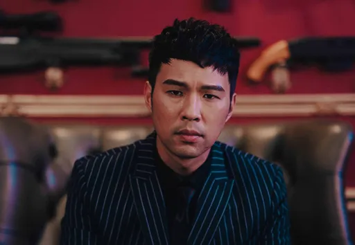 陳威全MV主場景營造戲劇效果 愛上持槍衝鋒擊發