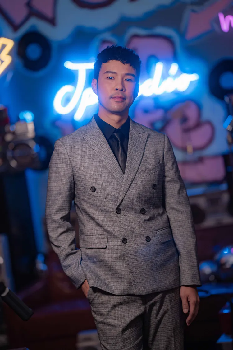 陳威全跨入新媒體領域，躍升經營者。上行娛樂提供