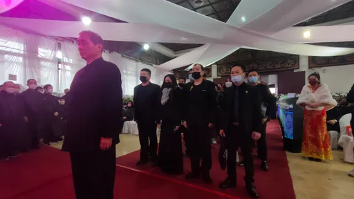 竹聯幫堂主母喪告別式 板殯湧2000黑衣人!警嚴查逮17人